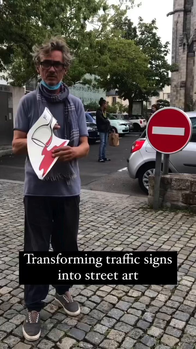 He’s transforming traffic signs into street art 😍 