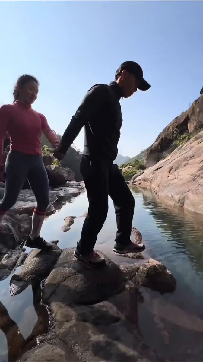 No one helps the cameraman 