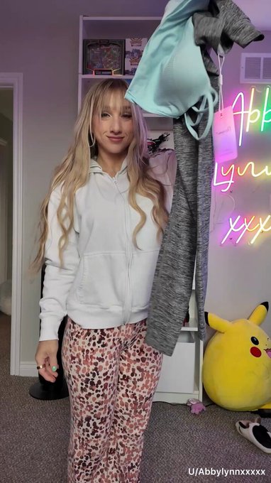 The proper way to get dressed https://t.co/v4HJyblbZI