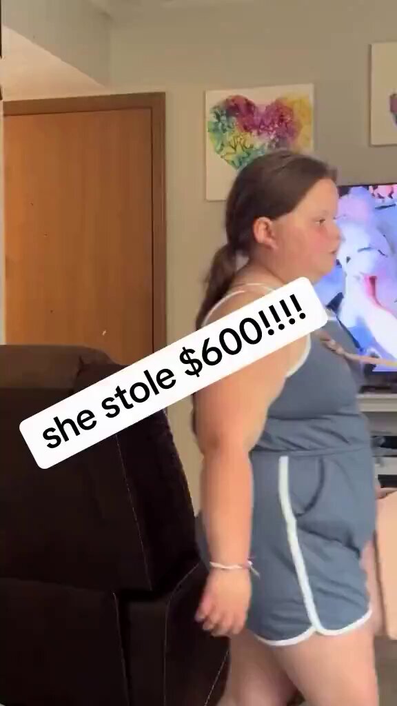 This 7 year old ordered a $600 purse on her moms credit card 😬 