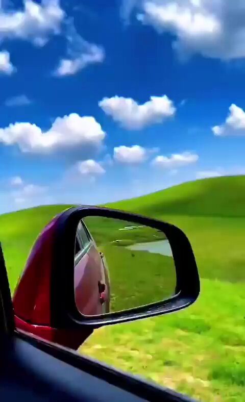 Bro is driving through the Windows wallpaper 