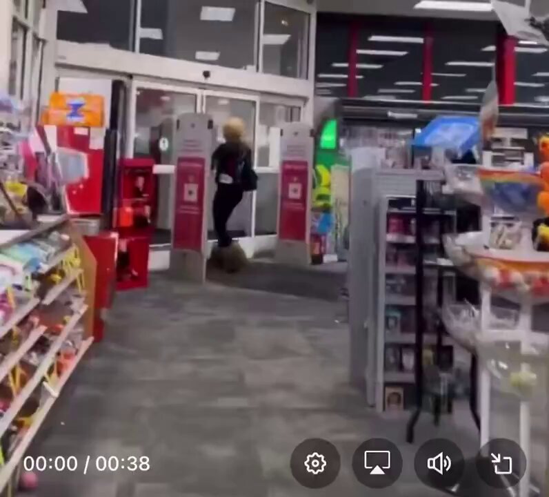 Entitled shoplifters threaten to call the police on security in Milwaukee.  