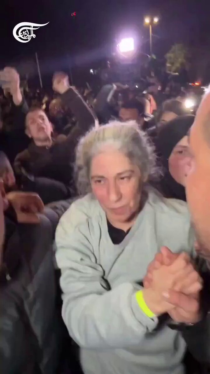 BREAKING: Khalida Jarrar, former parliamentarian and prominent Popular Front for the Liberation of Palestine (PFLP) leader, was embraced by her loved ones after being released from the Israeli Ofer pr