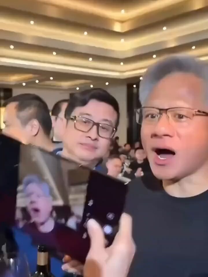 老黃是懂中國人精神需求的 