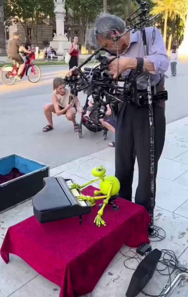 This performance takes street art to the next level 