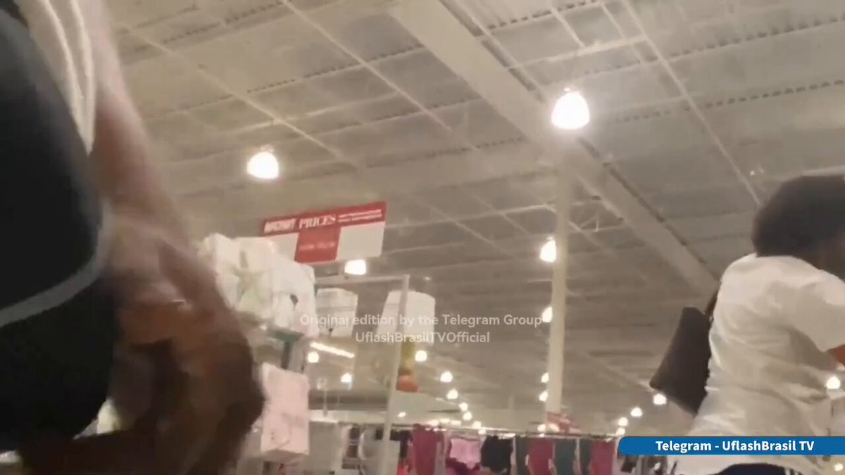 Mall Flash TV on X: Black milf sees his bulge after him jerking off and  continues shopping as if nothing happened 😈 Chk out my b...io for more  longer videos 🍆 mallflash 