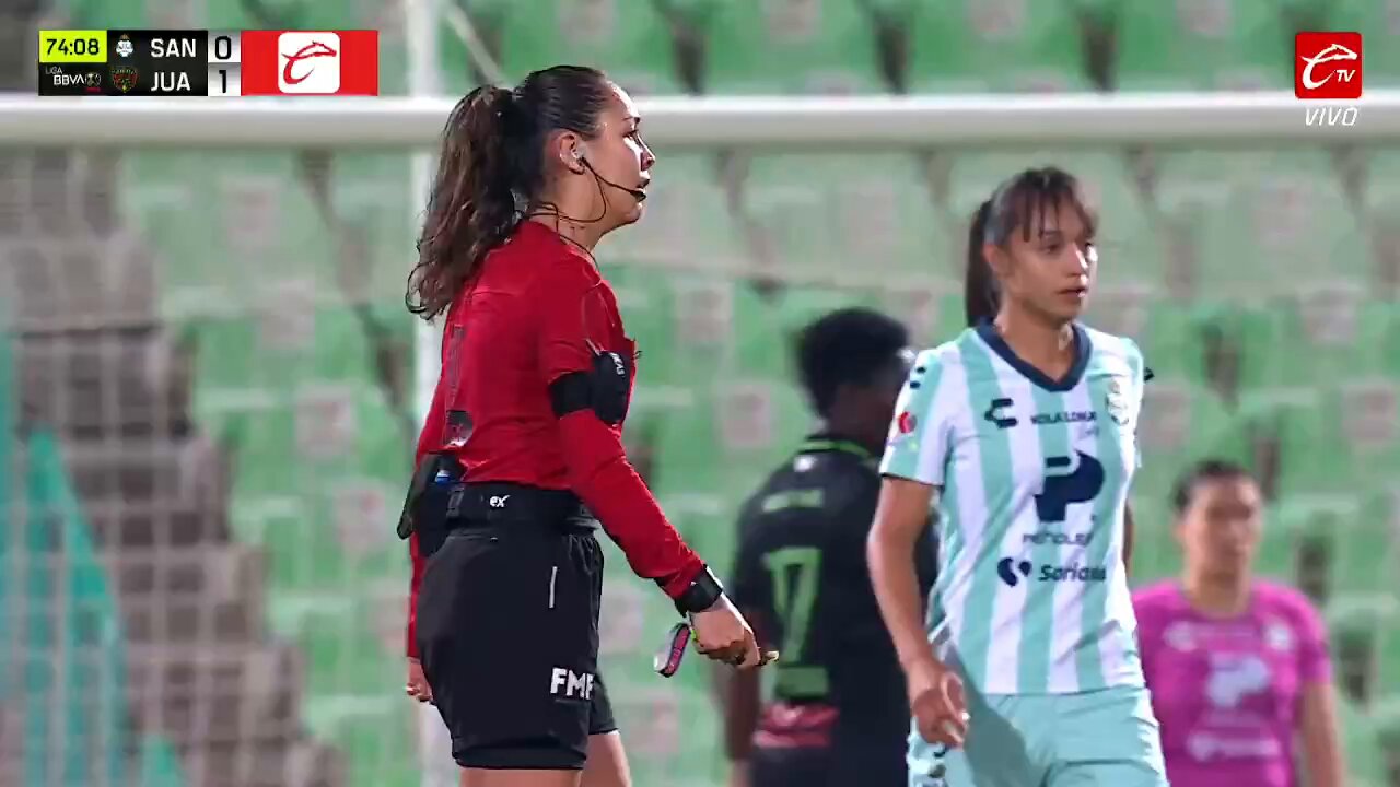 CAPITANA GOLEADORAAA 🫡💚 Miriam Castillo conectó con el balón para poner el 0-2. 🆙#SomosDesafiantes⚡️