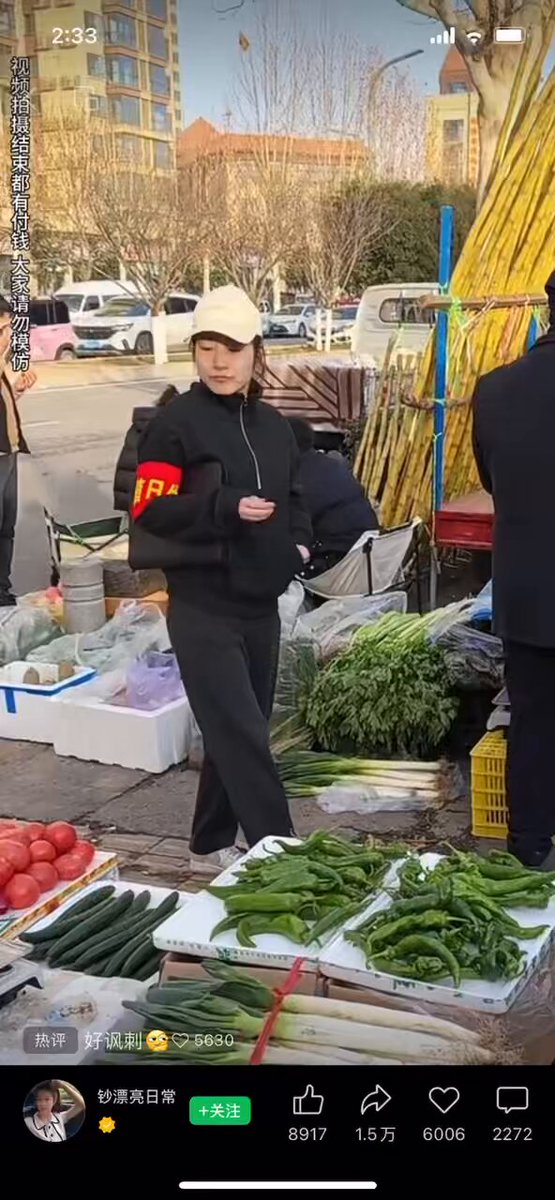 虽然是摆拍，但把中国人的嘴脸表现得入木三分！ 