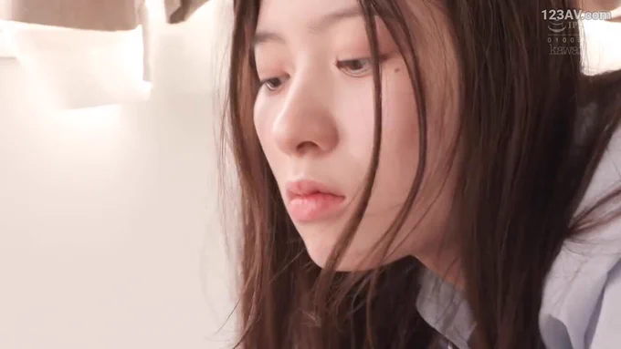 設楽ゆうひ 若くて白くてモチモチの美肌ボディに我慢できなくて…😝 入り浸り制服少女マンコをオナホ代わりにパコって中出しさせてもらってます。