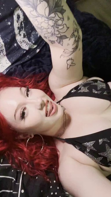 Describe me in 1 word - best comment gets tiddy pix? https://t.co/0cjBPL74JL