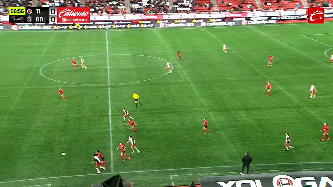 Centro de @montserrathdezg y gol de @GabrielaVzla9. 🐐#SomosDesafiantes ⚡️