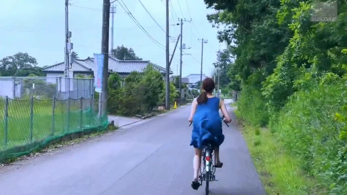 松河智奈美 自転車で何処かへ向かう人妻。 人様には言えない性癖を補完するために向かった先とは…。