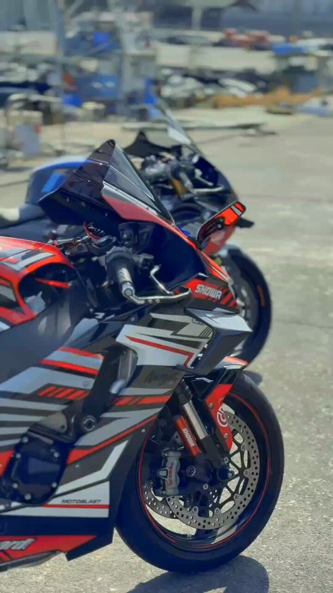 ボンバー10 Akrapovic(アクラポヴィッチ)・スリップオンマフラー・カーボン