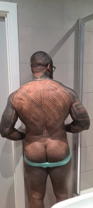 Pumped and filled up the swim trunks @AMORESY_GM 

https://t.co/dhiSQOnQYm https://t.co/0109dt9ate