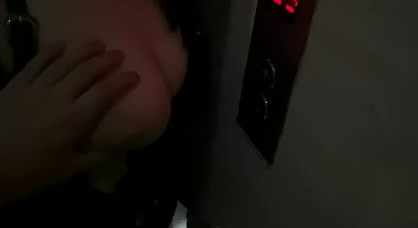 高中生女生强制摸胸    