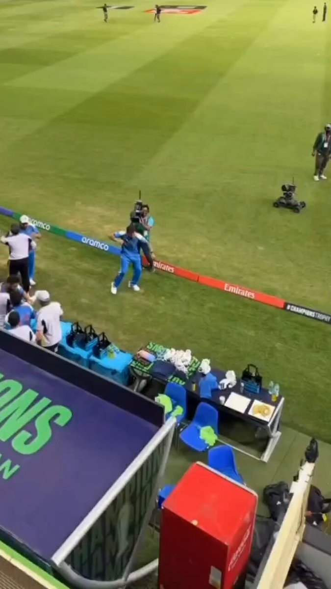 Kieron Pollard destroys Rashid Khan with five consecutive sixes, spectators  go berserk in The Hundred | Crickit