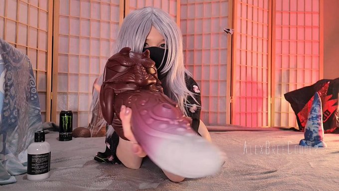 Hanzo @bad_dragon 15 inch long giant tongue up my ass ? https://t.co/BvZy3MoMnZ