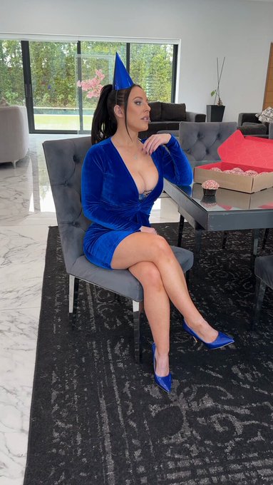 I forgot my birthday candles! ??

How will I make my birthday wish cum true!? ??‍♀️ https://t.co/Dql