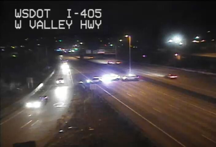 Northbound I-405は、事件のためにTukwila近くのSR