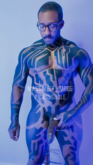 As i just did a new body paint with @PicAsssHole her is what we did last time.

https://t.co/dhiSQOnQYm