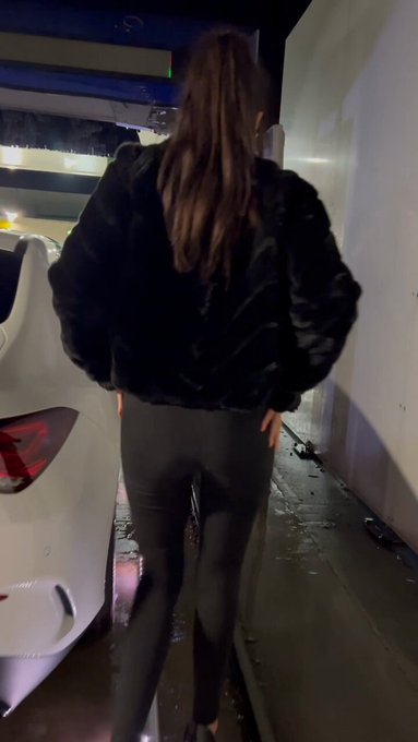 Si tu dois choisir, tu fais le plein de la voiture ou de mon cul ? ? https://t.co/gj1M3DleoH