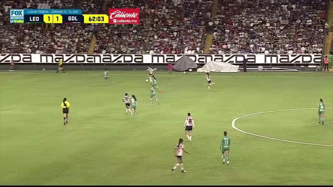 Ufff! La manera de darle dirección al balón para remontar. 🥵🔁🎬 Así marcó 'Cheli' el segundo de las Rojiblancas, golazoooo.#SomosDesafiantes⚡️