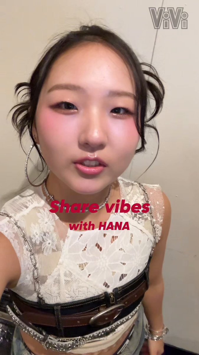 このチカメイクも衣装も話し方も表情も全部可愛くてむり🫀