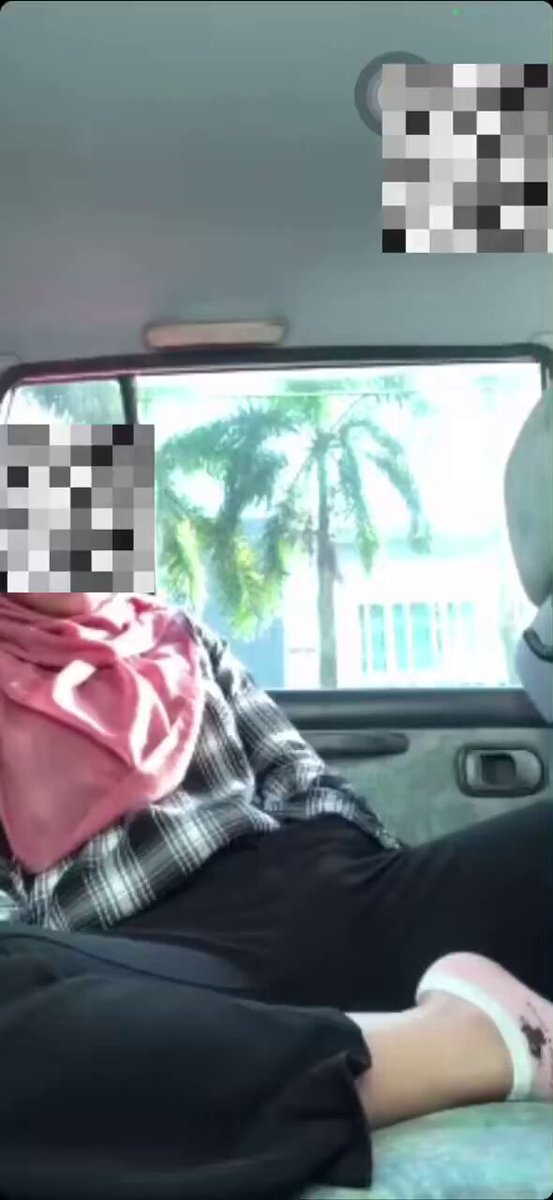 hijabers cantik colmek di mobil part 1
