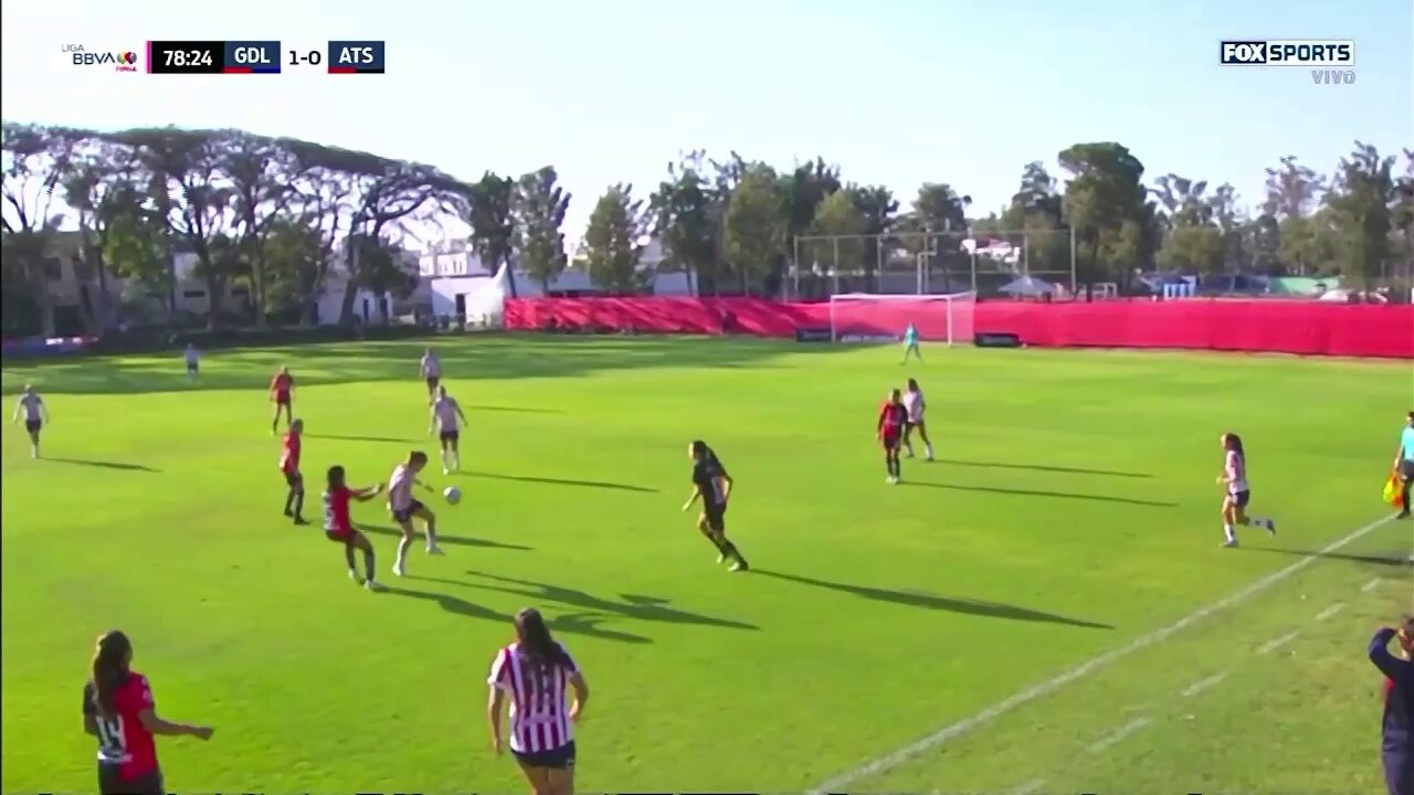 VIRIIII SALAZAAR 📞Así remató para aumentar la ventaja para las ❤️ Rojiblancas en el Clásico Tapatío. #SomosDesafiantes⚡️