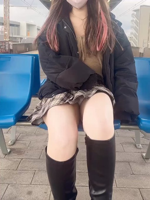 みるくのパンチラ（@milk_x_u）｜動画途中で止めたらダメ