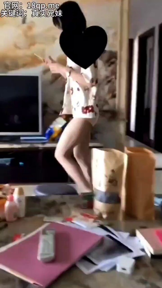 「短视频」小海绵 “门锁了没有门锁了没有”
真实兄妹乱伦父母不在家直接客厅开干 还在上网课的妹妹一边上课一边被哥哥干,妈妈打几次电话差点吓软了 00:01:28