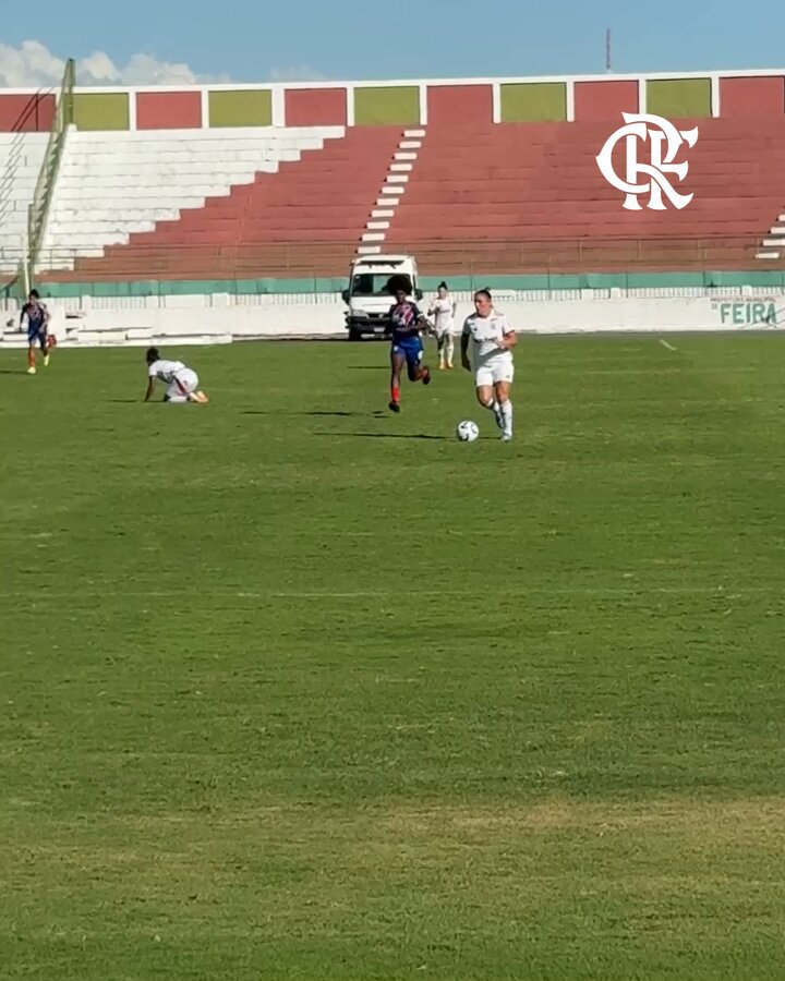 É OUTRO GOLAÇO QUE VOCÊ QUER? TÁ AÍ 😜Glaucia faz bela jogada e toca pra Fernanda, que bate colocado no cantinho: 3 a 0 MENGO antes da ida pro intervalo!#MeninasDaGávea