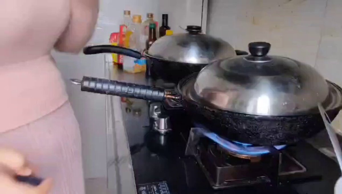 厕奴母狗唐尤的屁屁吃屎    