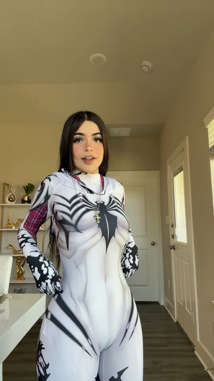 @aalinaroses video Tweet