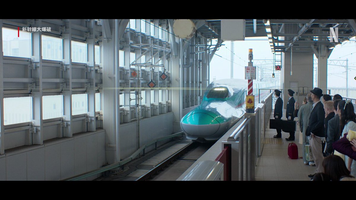 Netflix版『新幹線大爆破』の本予告が解禁、とことん派手な爆発シーン