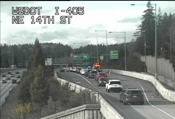 更新：SR 520への北行きのI-405オフランプで、衝突はランプの1車線のみをブロックしています。