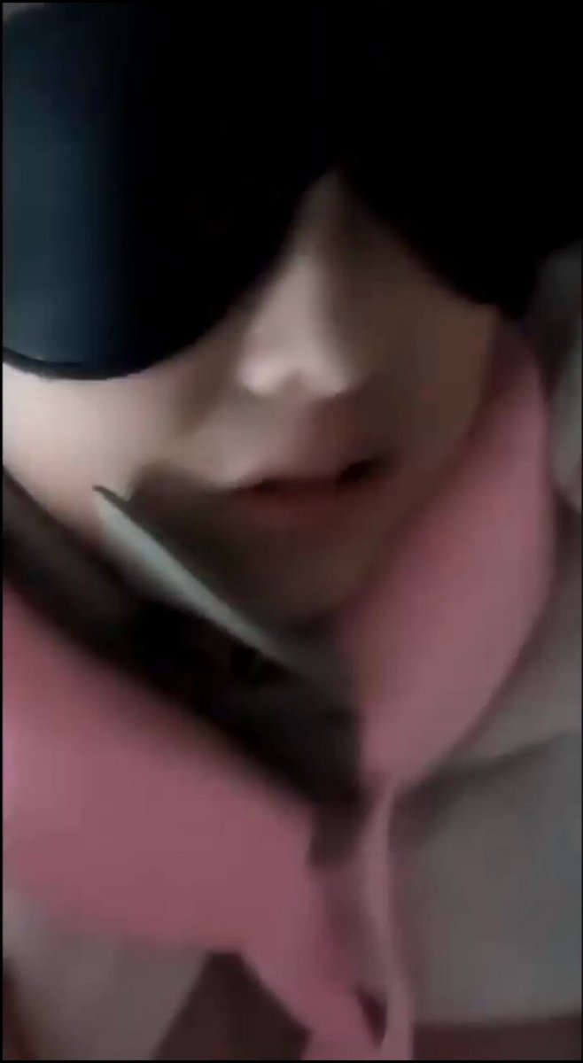 漫展搭讪的05年女大学生，完美露脸，反差感，看精液流出 4