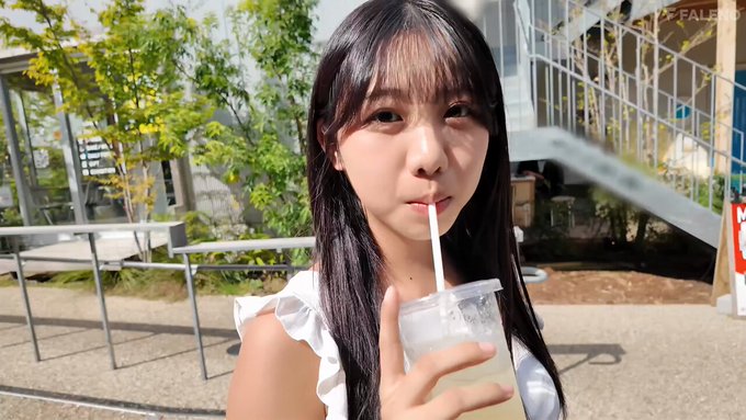 浜辺やよい 恥じらいながらカメラの前で裸になるHカップ巨乳の20歳❗️見る人すべてを明るくするNEWスター誕生✨