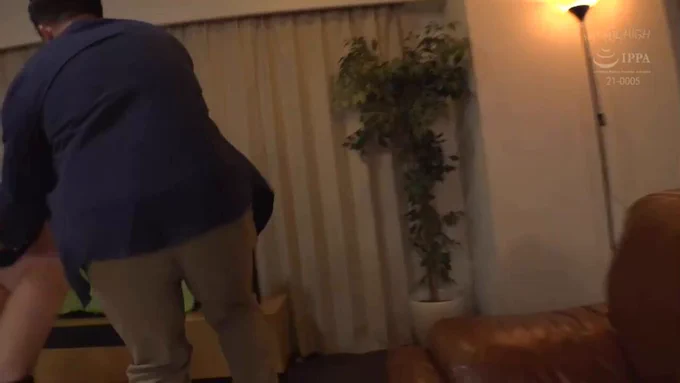 発情オイルまみれのチンポで即ハメ中出しされた後も完全に効くまで侵入者に居座られ意識がぶっ飛ぶほどイカされまくる貞淑妻5