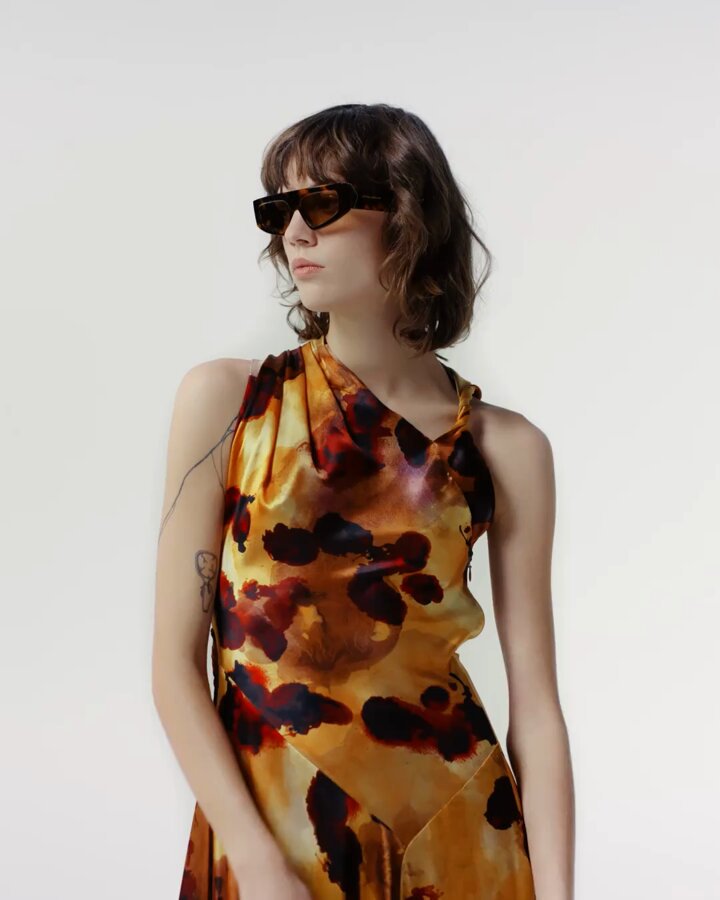 オールインワン・サロペット Victoria Beckham Floral Print Mini Dress With Cape-Style Victoria Beckham Floral Print Mini Dress With Cape-Style