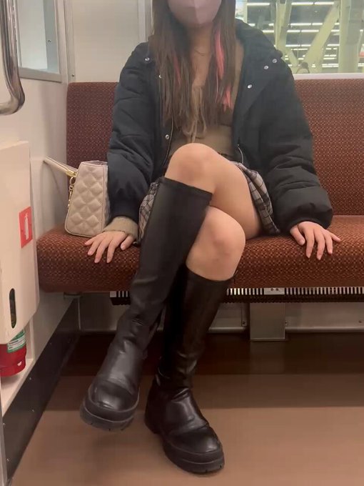みるくのパンチラ（@milk_x_u）｜いけないお誘いしていい？