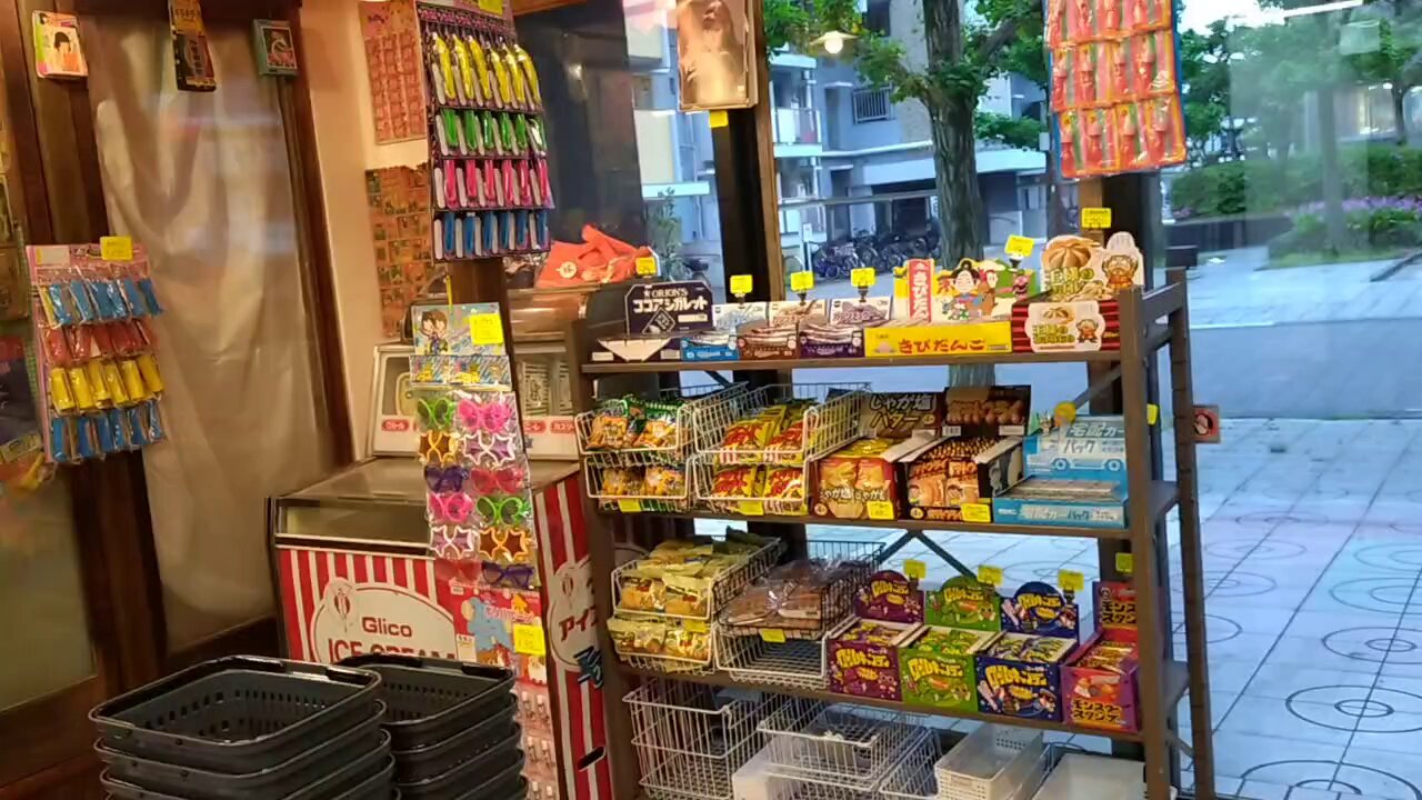 昭和レトロ　駄菓子屋さん 駄菓子屋 Peco - 2月5日(水) 本日は、開店時間を16時～18時と
