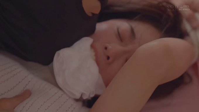 デート×××。信頼していた同じ大学の映画サークルの男子たちに襲われて、喉奥まで何度もイラマチオされて、中出しされました… MINAMO