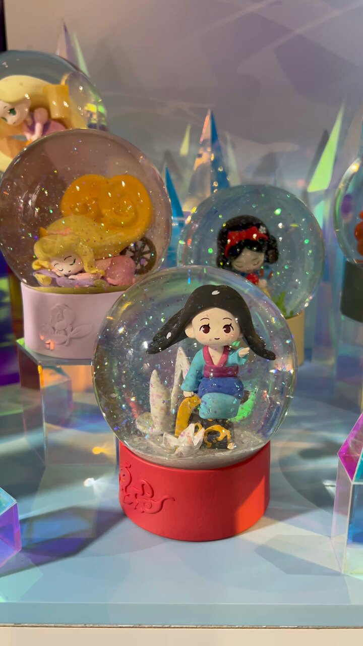 ディズニー　スノードーム Amazon.co.jp: Disney Lilo & Stitch Season's Greetings ライト