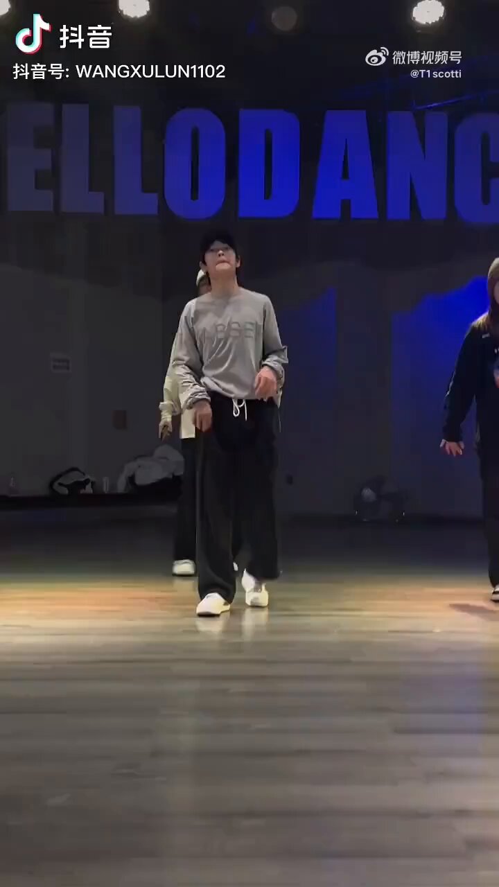 童童 (@4xulun) / X