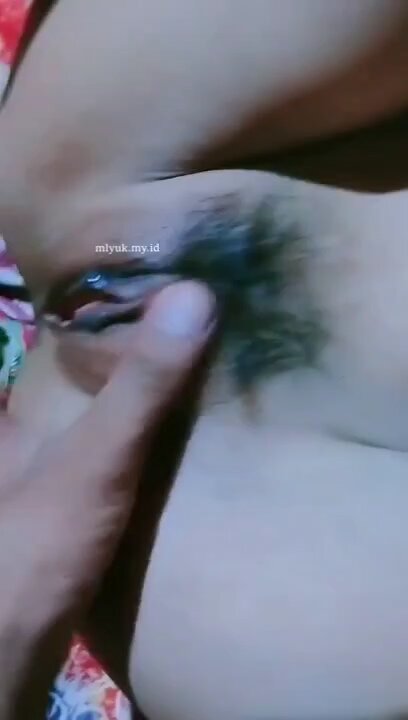 RUMAH LAGI SEPI MASUKIN TETANGGA BENTAR KE KAMAR.. KACANG MLINJONYA PINK BANGETT part 2
