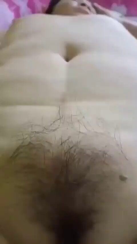 lagi  enak tidur malah di gangguin suami