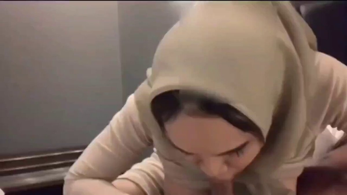 Untung udah pernah dapat cewek hijab spek kayak di video. Sumpah enak main sama cewek yang body kayak gini