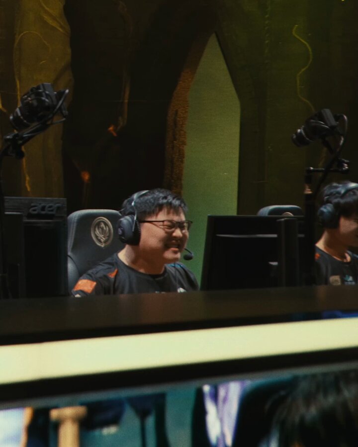 League of Legends Hall of Legends induction announcement for legendary player Uzi with Mercedes-Benz partnership