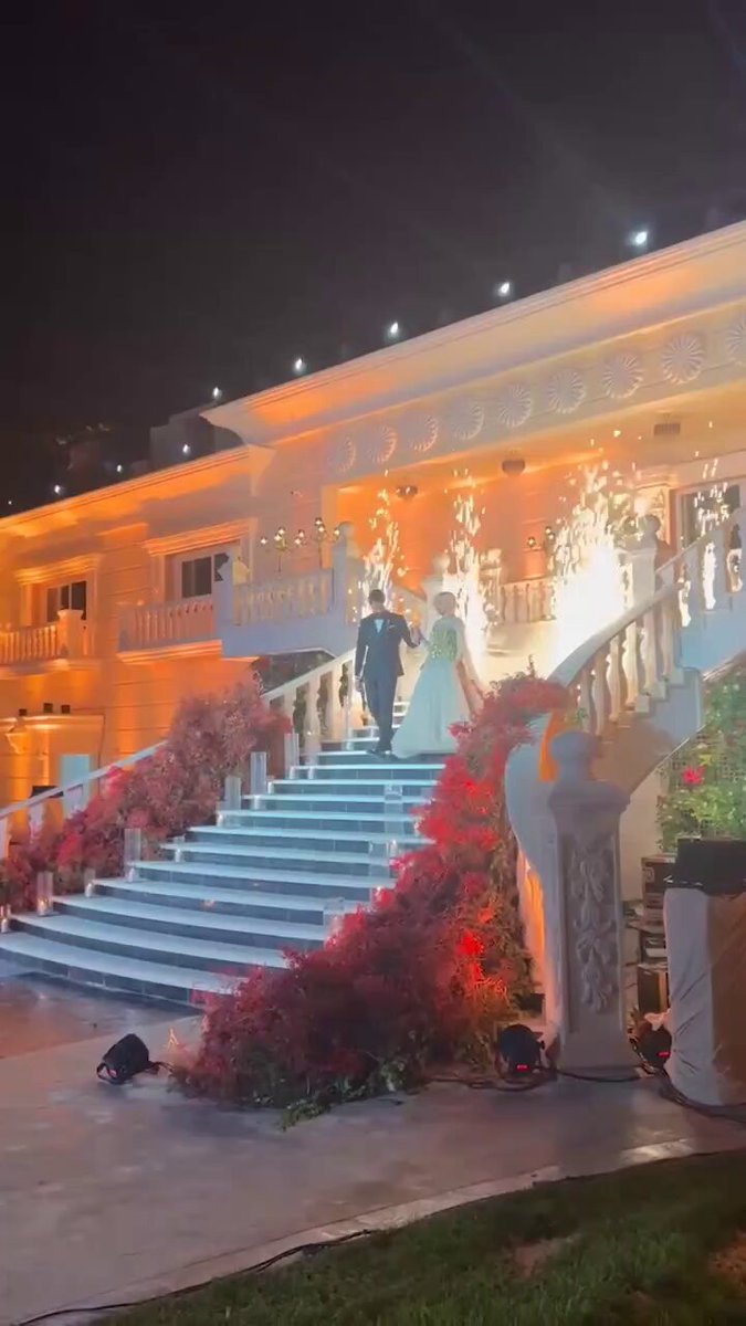 عبير الصغير تحتفل بخطوبتها على يوسف فرحات بحضور العائلة والأصدقاء ومشاهير السوشيال ميديا جو حطاب، وسام قطب، باتريك داوود، أحمد الخطيب، المايسترو وغريس وغيرهم
